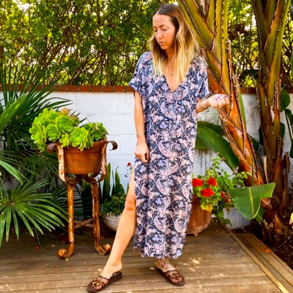 Novella Royale Margot Caftan in Midnight Rose